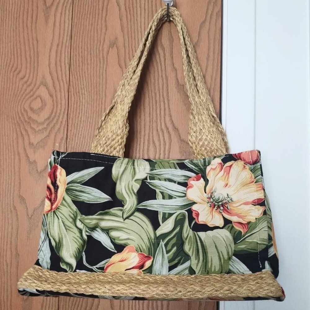NWOT NO HEADACHE Floral Shoulder Bag